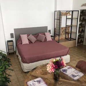 https://studio-au-coeur-davignon-intra-muros.fr-provencehotel.com
