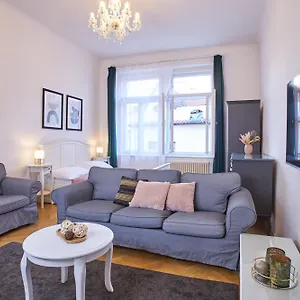 Charles Bridge Premium Apart Otel Prag