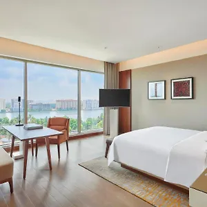 oteli̇ zi̇yaret edi̇n